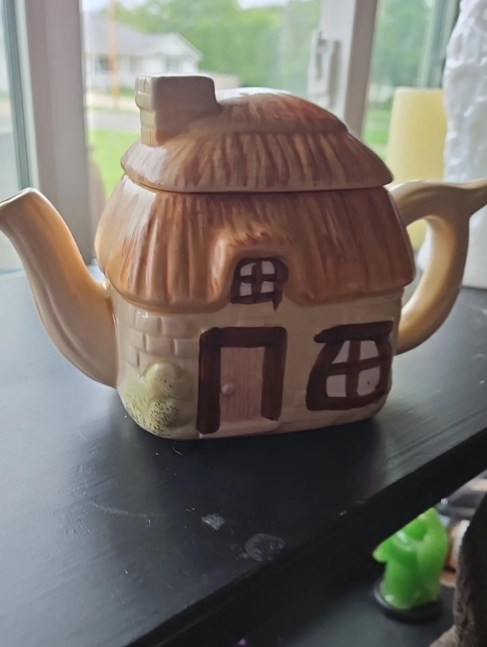 Cottage House Ceramic Teapot - Brown & Cream